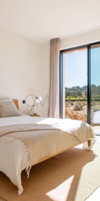 Exquisita villa de nueva construcción con casa de invitados