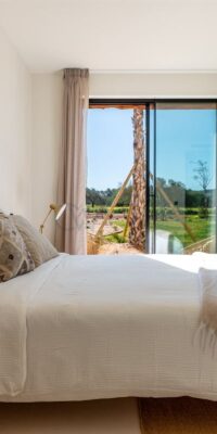 Exquisita villa de nueva construcción con casa de invitados