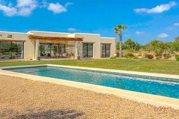 Villa exquise de construction récente avec maison d’hôtes