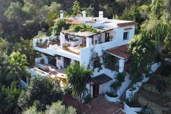 Oasis botanique luxueuse près de la ville d’Ibiza