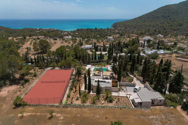 Villa luxueuse à Cala Jondal avec vue panoramique sur la mer