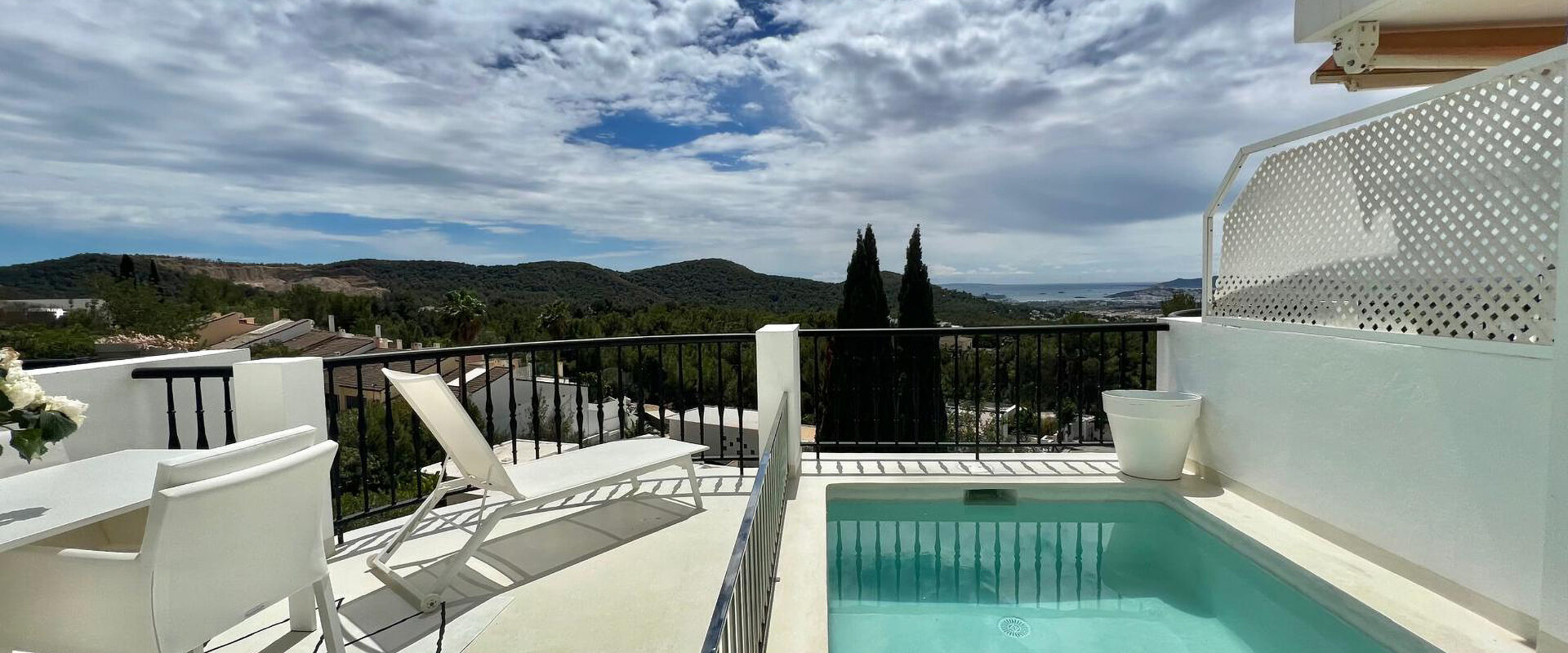 Luxury Apartment with Unforgettable Views in Can Furnet