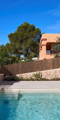 Moderne Luxusvilla in Cap Martinet – Meerblick