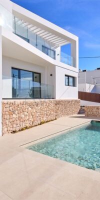Moderne Luxusvilla in Cap Martinet – Meerblick