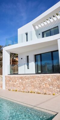 Moderne Luxusvilla in Cap Martinet – Meerblick
