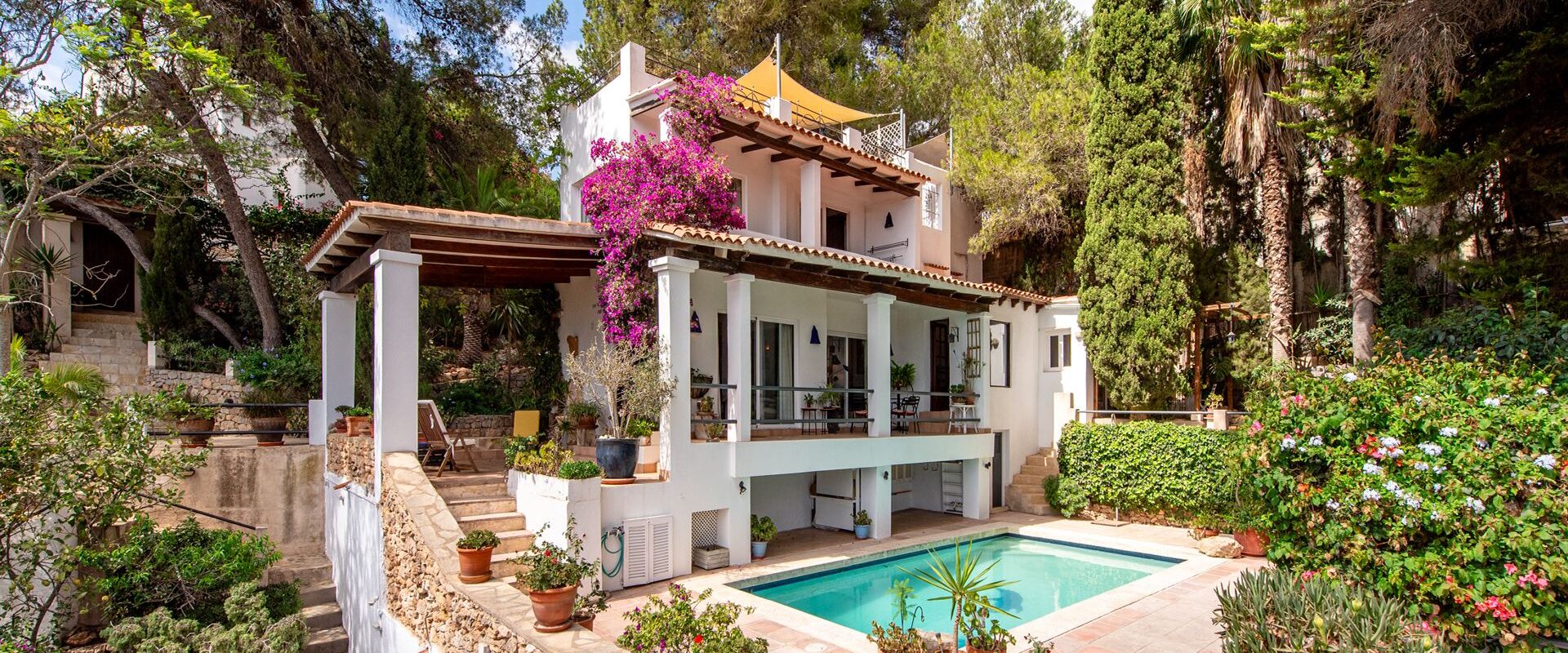 Villa with Separate Apartment in Can Furnet