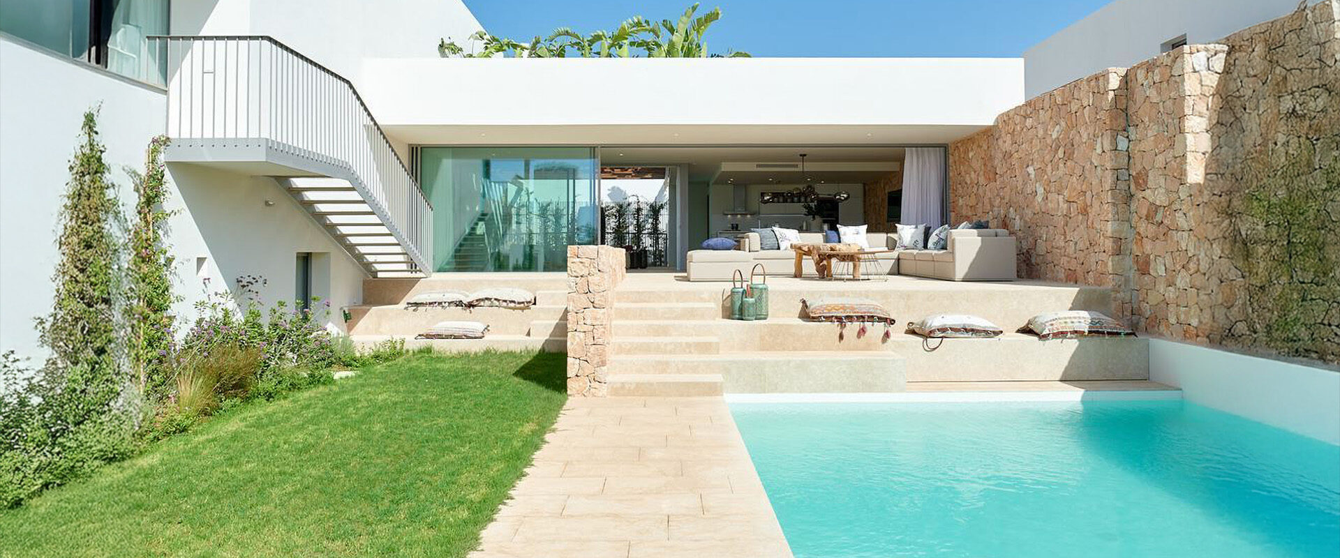 5 Bedroom Luxury Villa for Sale in Cala Comte