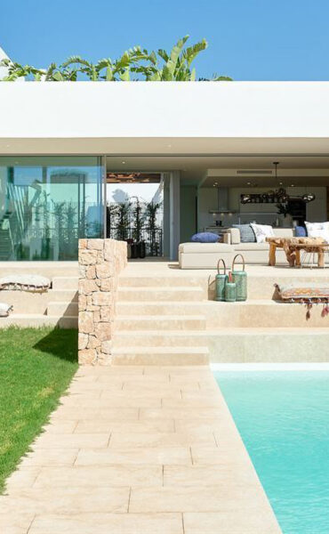 5 Bedroom Luxury Villa for Sale in Cala Comte