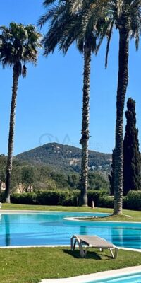 Résidence de plain-pied avec vue sur la verdure