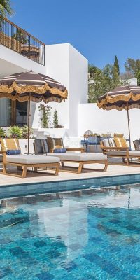 Villa méditerranéenne avec piscine à débordement à Can Furnet