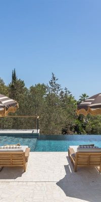 Villa méditerranéenne avec piscine à débordement à Can Furnet