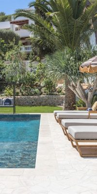 Villa méditerranéenne avec piscine à débordement à Can Furnet