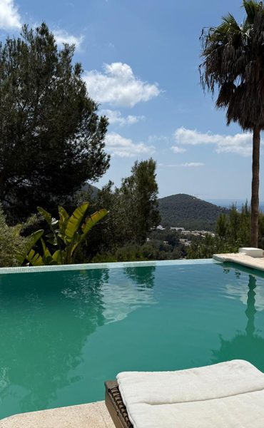 Stunning Villa with amazing sea and Dalt villa views