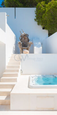 Maison de ville à Cala Carbo avec piscine à débordement et vue sur Es Vedrà