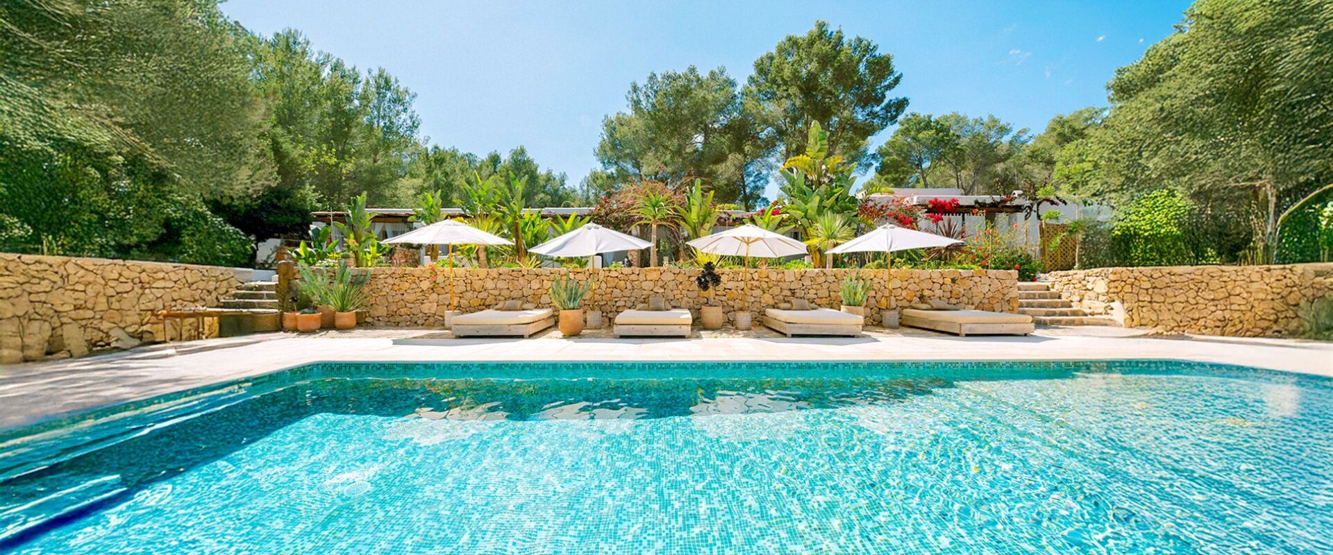 E:\Real Estate\CW-D-TH-695\Series