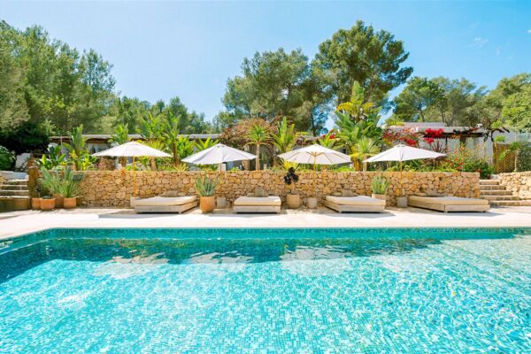 Authentische Finca mit Nebengebäuden und Vermietungslizenz