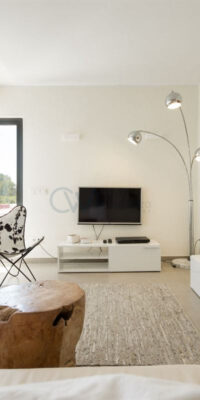Schöne moderne Wohnung in Talamanca zu verkaufen
