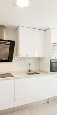 Schöne moderne Wohnung in Talamanca zu verkaufen