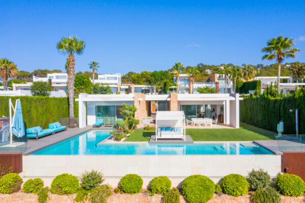 Stunning 7-Bedroom Villa with sea views in Cala Comte
