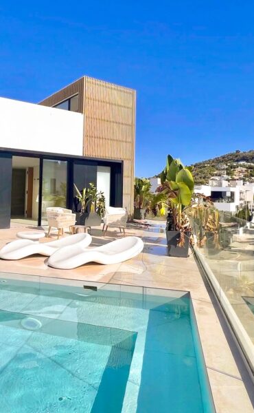 Elegant new-build villa with two pools in Talamanca