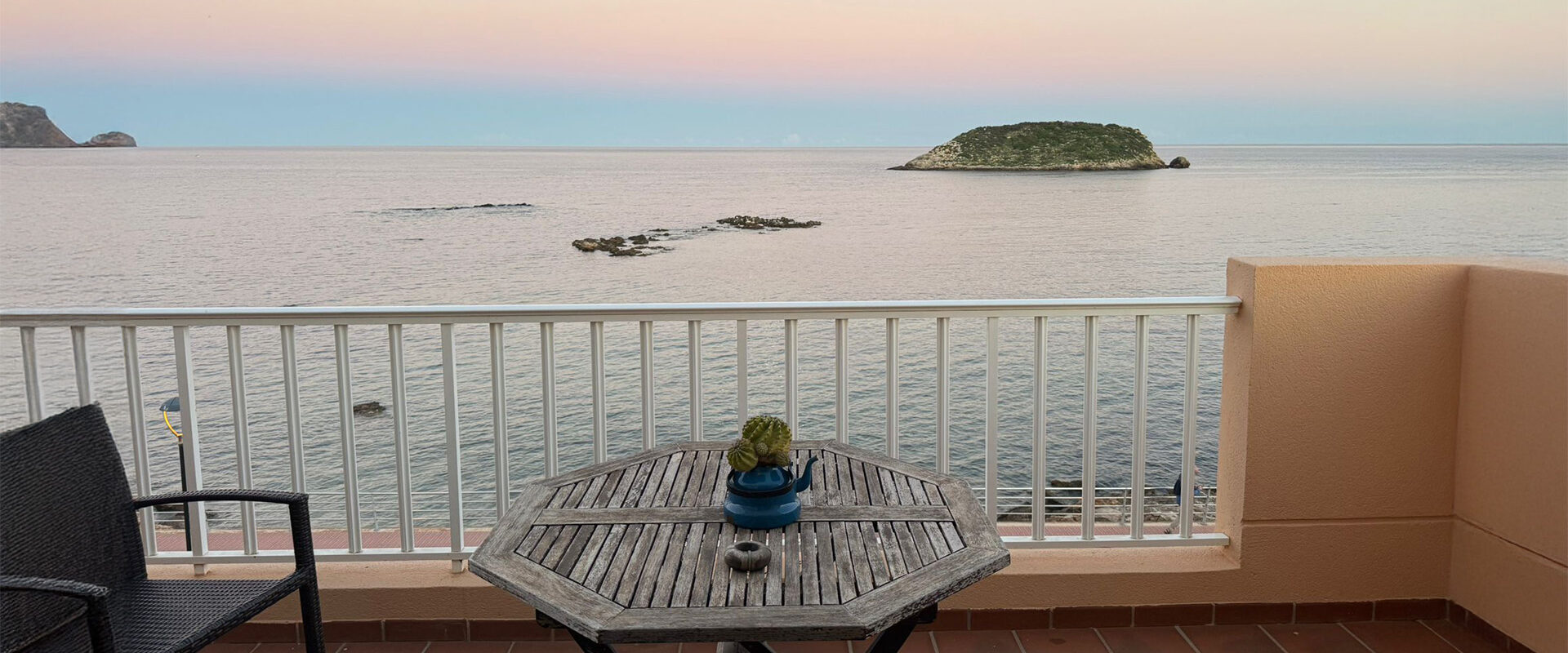 Charming apartment with stunning sea views in Es Canar