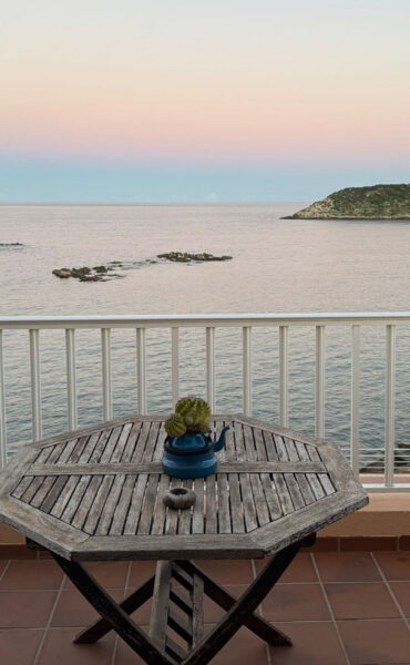 Charming apartment with stunning sea views in Es Canar