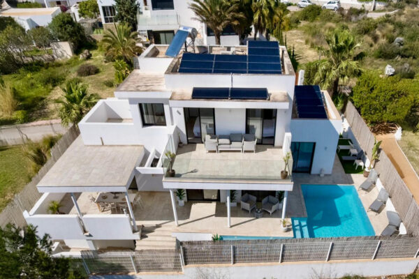 4 Bedroom Contemporary Villa Near Jesús and Talamanca