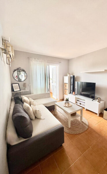 Elegant and Fully Renovated Apartment in Calla de Bou