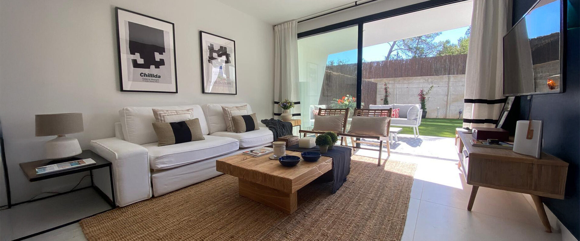 Exquisite New Apartment with Private Garden in Sant Antonio