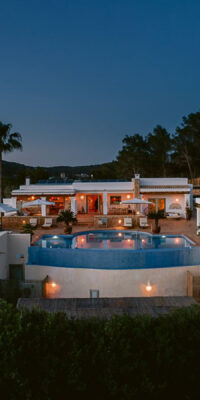 Luxuriöse Wellness-Villa zu vermieten in Santa Gertrudis Luxuriöse Wellness-Villa zu vermieten in Santa Gertrudis