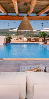 Luxuriöse Wellness-Villa zu vermieten in Santa Gertrudis Luxuriöse Wellness-Villa zu vermieten in Santa Gertrudis