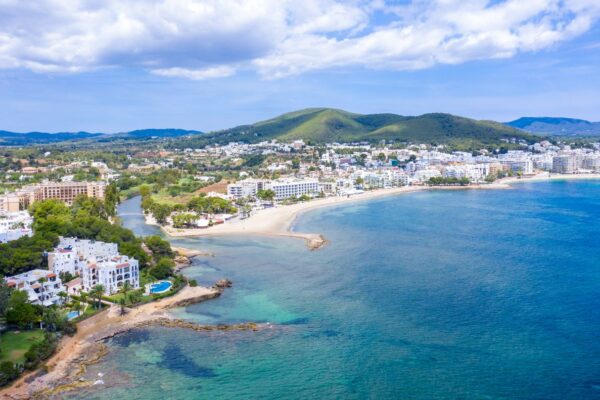 Ontdek de beste gebieden om een huis te kopen op Ibiza