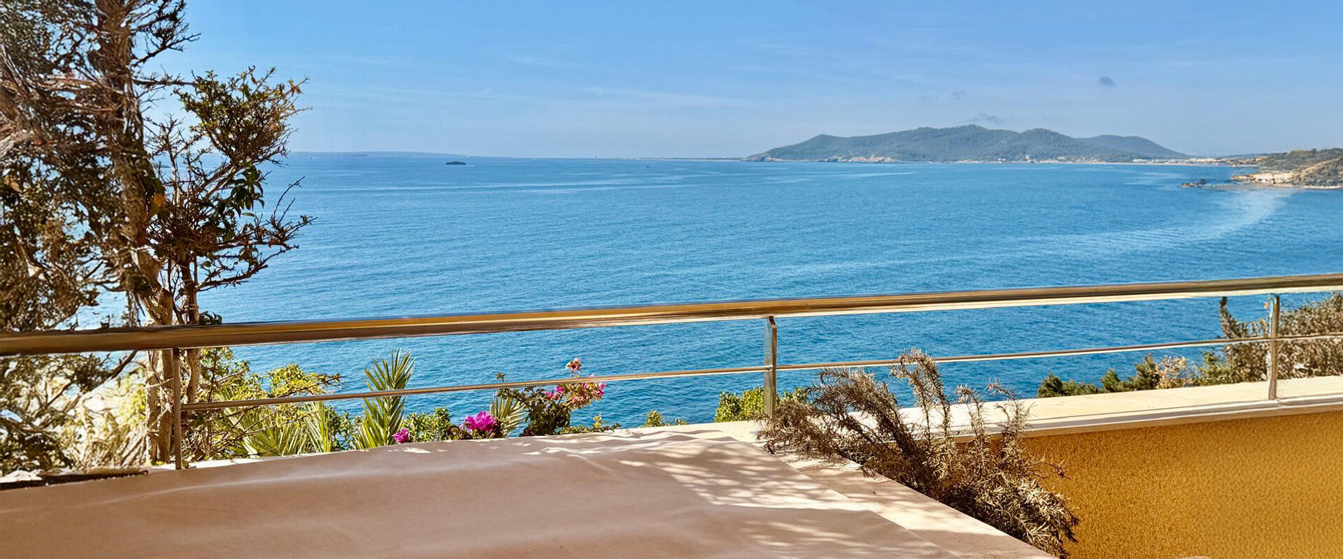 Exclusive Seafront Apartment With Direct Sea Access