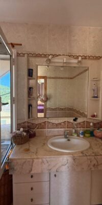 Property with exceptional renovation potential and full privacy Property with exceptional renovation potential and full privacy