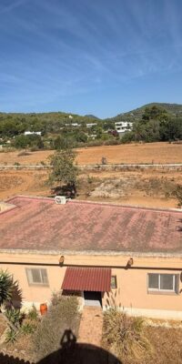 Property with exceptional renovation potential and full privacy Property with exceptional renovation potential and full privacy