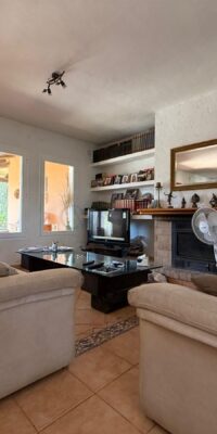 Property with exceptional renovation potential and full privacy Property with exceptional renovation potential and full privacy